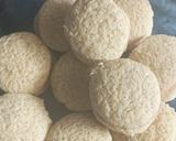 Foto del paso 5 de la receta: Alfajorcitos de maicena / Ojitos de membrillo