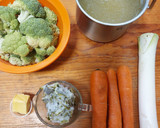 Foto del paso 1 de la receta: Sopa de zanahoria con brócoli y chile poblano