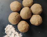 बाजरे के आटे के लड्डू (Bajre ke aate ke laddu recipe in hindi) रेसिपी चरण 5 फोटो