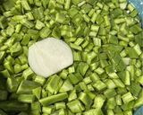 Foto del paso 3 de la receta: Carne con chile y Nopales