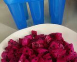 Foto langkah ke 1 dari resep Es Loli Buah Naga (Dragon Fruit Popsicle).