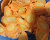 Foto langkah ke 1 dari resep Tumis jamur wortel saus tiram.