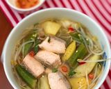 Hình bước làm 3 của món Canh chua cá hồi 🐟