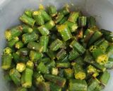 महाराष्ट्र स्पेशल भिंडी भाजी (Maharashtra style bhindi bhaji recipe in Hindi) रेसिपी चरण 3 फोटो