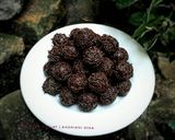 Foto langkah ke 4 dari resep Bola Bola Coklat.