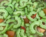 Foto langkah ke 4 dari resep Tumis Pare - Tidak Pahit.