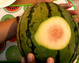 Foto del paso 4 de la receta: Gelatina con frutas encapsuladas en una sandía