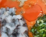Gambar langkah 2 resipi Roti Paratha Telur & Udang.
