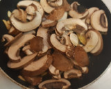 Foto del paso 6 de la receta: Hamburguesa de chorizo con champiñones al ajillo