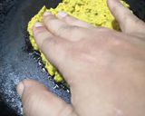 A picture of step 5 of Moong thaalipeeth.