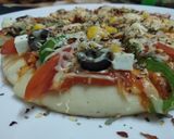 વેજ ચીઝ પીઝા (Veg. Cheese Pizza Recipe In Gujarati) રેસીપી સ્ટેપ5ફોટો