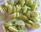 Une image de l'étape 1 de Salade de concombre haricots mungo et mozzarella.