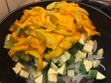 Zupa di fiori di zucca (sopa de flores de calabaza)