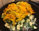 Foto del paso 4 de la receta: Zupa di fiori di zucca (sopa de flores de calabaza)