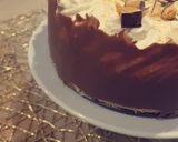 A picture of step 8 of White chocolate honeycomb cheesecake.