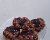 Foto del paso 4 de la receta: Pepas de avena con cacao y mermelada de frutos rojos casera