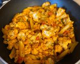 A picture of step 3 of Cauliflower and potato curry.