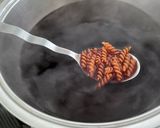 Foto del paso 2 de la receta: Fideos rojos