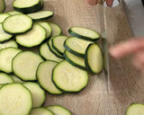Foto del paso 1 de la receta: Minipizzas margarita de calabacín en freidora de aire
