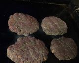 Une image de l'étape 12 de Hamburgers à l'oignon rouge, carotte, ail et parmesan.