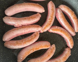 Foto del paso 1 de la receta: Salchichas con salsa de vino