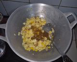 Foto langkah ke 4 dari resep Omurice white with japanese curry sederhana pakai bumbu kari instan (nasi goreng ala Kyoto Jepang).