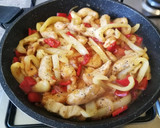 Foto del paso 11 de la receta: Pechuga de pollo con pimientos y sésamo