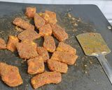 A picture of step 5 of Kachcha kela Masala Fry.