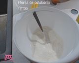 Foto del paso 2 de la receta: Flores fritas de calabacín