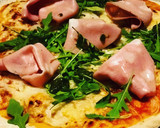 Foto del paso 3 de la receta: Pizza casera de mortadela, rucula y concentrado de albahaca 🌿