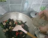 Foto langkah ke 3 dari resep Oseng bihun dan jamur kuping.
