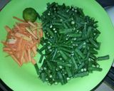 Foto langkah ke 2 dari resep Tumis Kacang Kecambah Wortel Daging Cincang Jeruk Limo.