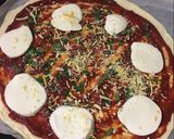 Foto del paso 4 de la receta Pizza “Serranita” con jamón serrano, mozzarella y tomate seco