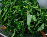 Foto langkah ke 2 dari resep 26. Tumis Kangkung🥀.