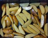 Foto del paso 3 de la receta: Papas cuña al horno 🥔