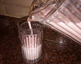 صورة لخطوة 2 من وصفة سموذي الفراوله 😋😋
