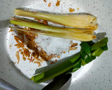 Foto langkah ke 3 dari resep Lemper Telang isi Ayam (599).