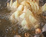 Foto langkah ke 3 dari resep Blooming Onion.