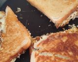 A picture of step 4 of एगग चीज़ सैंडविच-Egg Cheese Sandwich.