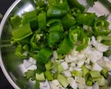 લીલા લસણ ફૂદીના ચટણી (Lila Lasan Pudina Chutney Recipe In Gujarati) રેસીપી સ્ટેપ2ફોટો