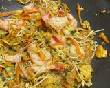 Foto del passaggio 4 della ricetta Spaghetti di soia con gamberi e curry