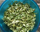 A picture of step 1 of Methi malai matar.