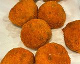 A picture of step 8 of Chicken Chilli Cheese Balls:.