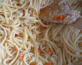 Foto del paso 3 de la receta: Tallarines con atún y queso