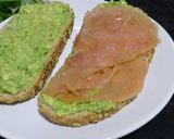 A picture of step 3 of Avocado, smoked salmon and pickle sandwich.