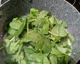 A picture of step 6 of Risotto with lemon, chicken and spinach.