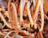 Foto del paso 4 de la receta: Spaghetti con mucho perejil y champiñones de lata 🍝 🌱🍄