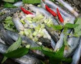 Hình bước làm 1 của món Cá kèo kho rau răm