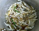 Hình bước làm 4 của món Cá cơm kho tiêu