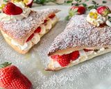 Une image de l'étape 5 de Triangle feuilleté à la fraise et à la passion.
